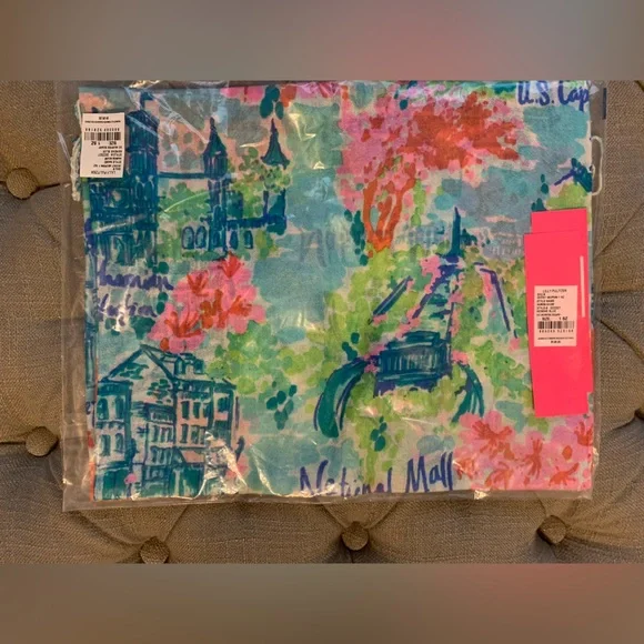 Lilly Pulitzer Lilly loves DC Murfee scarf - Picture 9 of 11